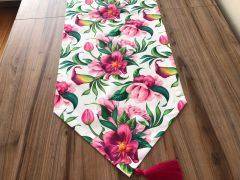 BEYAZ ZEMİN ÜZERİ ÇİÇEK DESENLİ RUNNER