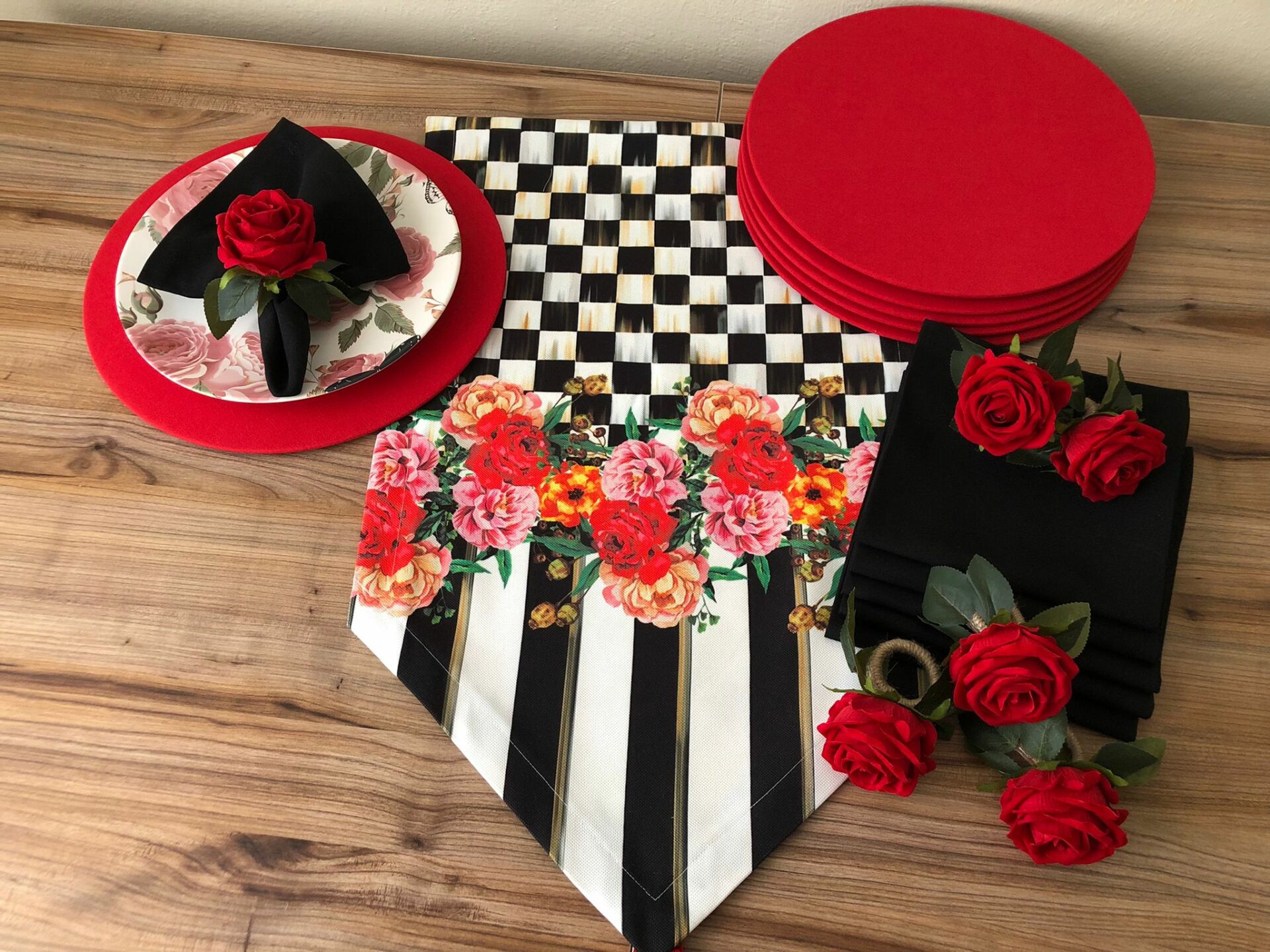 SOFRA SUNUM SETİ KIRMIZI GÜL DESENLİ