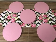 ZİGZAG ZEMİN ÜZERİNE ÇİÇEK DESENLİ RUNNER & SUPLA