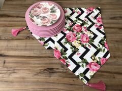 ZİGZAG ZEMİN ÜZERİNE ÇİÇEK DESENLİ RUNNER & SUPLA