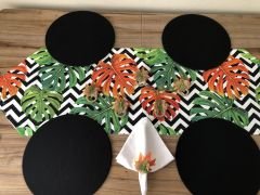 SOFRA SUNUM SETİ ZİGZAG ÜZERİNE RENKLİ YAPRAK DESENLİ TAKIM