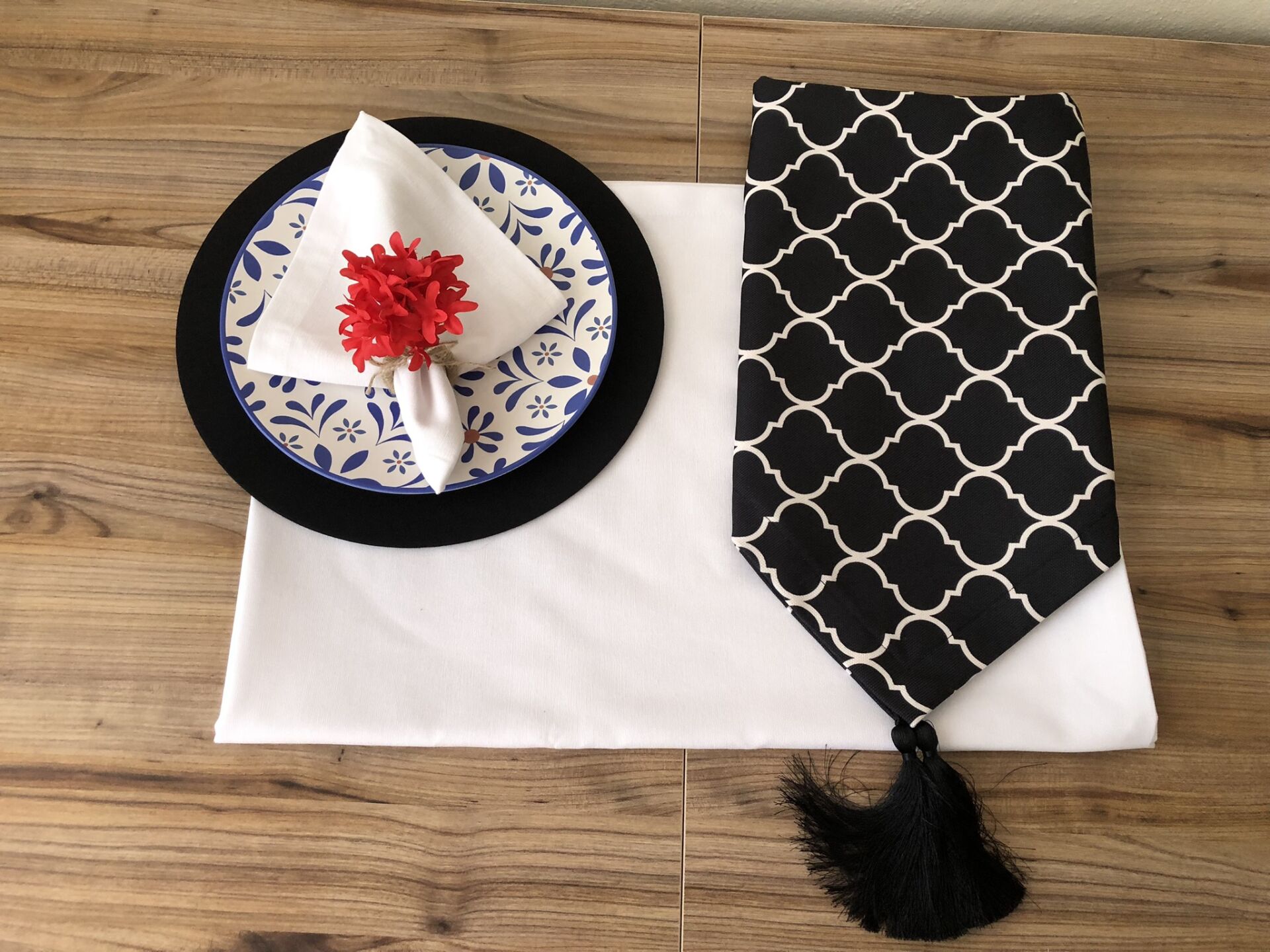 SOFRA SUNUM SETİ SİYAH ZEMİN BEYAZ MOROCCAN DESEN TAKIM