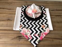 SOFRA SUNUM SETİ ZİGZAG ZEMİN ÜZERİNE GÜL DESENLİ TAKIM