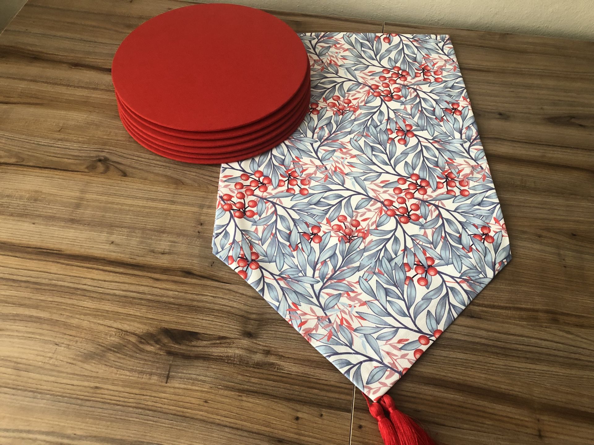 YAPRAKLAR ARASINDA KOKİNA ÇİÇEK DESENLİ RUNNER & SUPLA