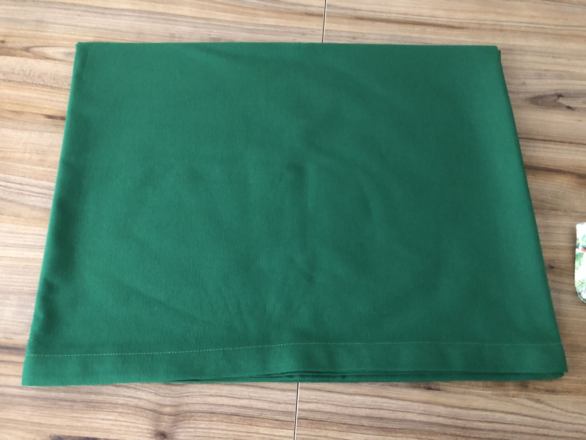 YAPRAK YEŞİLİ MASA ÖRTÜSÜ (220X160)