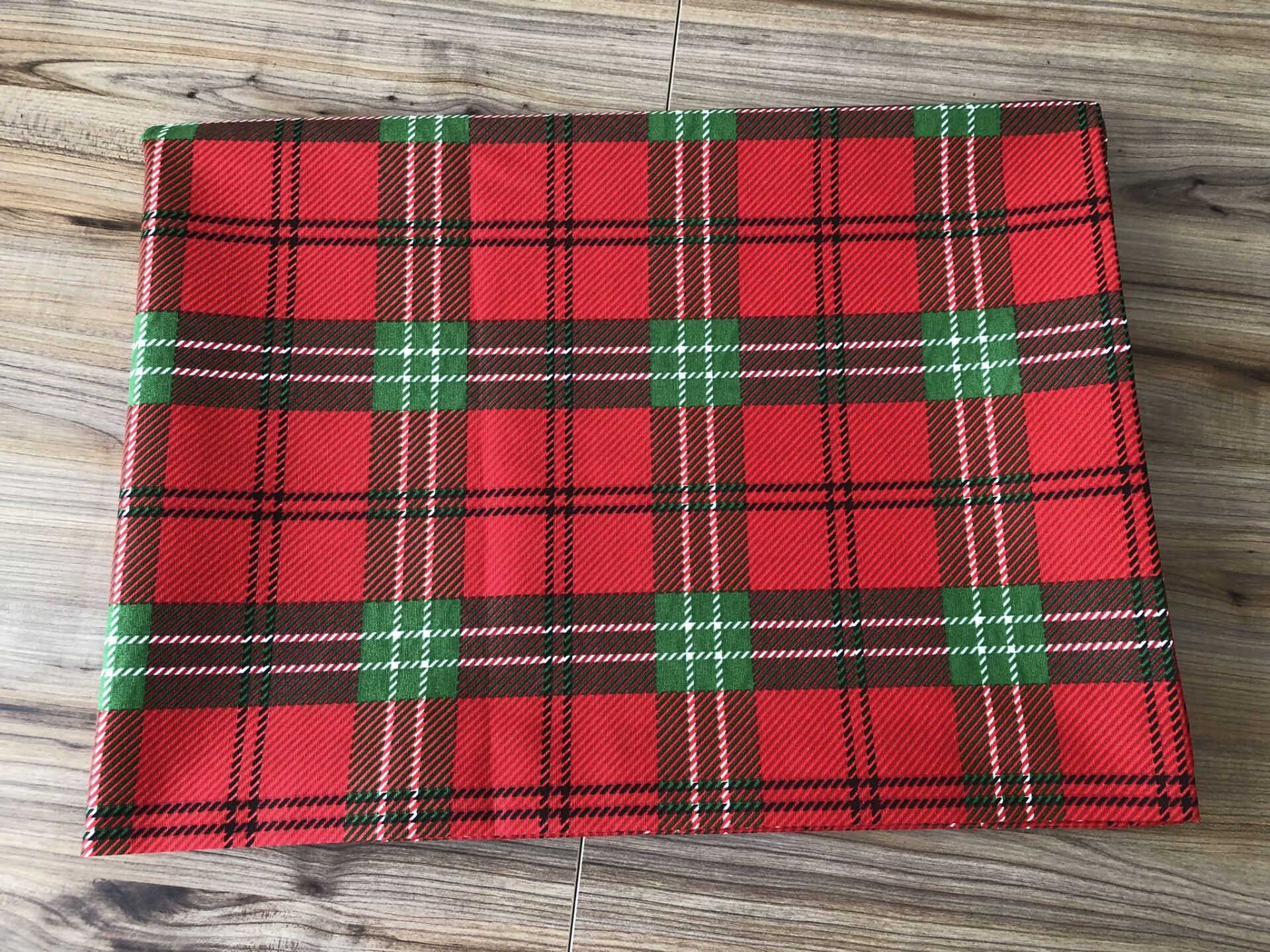 EKOSE DESENLİ MASA ÖRTÜSÜ (220X160 CM)