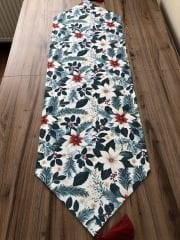 YILBAŞI ÇİÇEĞİ DESENLİ RUNNER