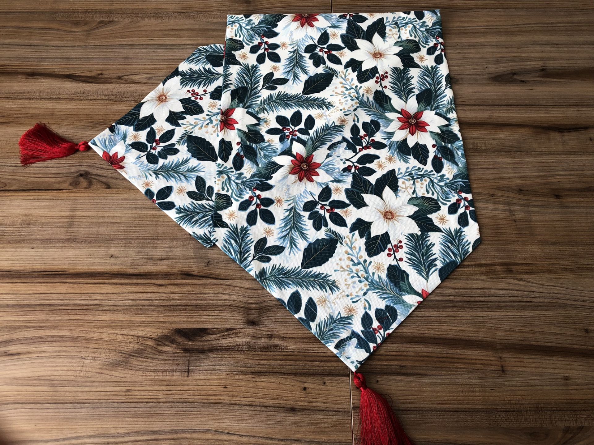 YILBAŞI ÇİÇEĞİ DESENLİ RUNNER