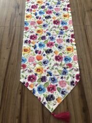 RENKLİ MENEKŞELER DESENLİ RUNNER