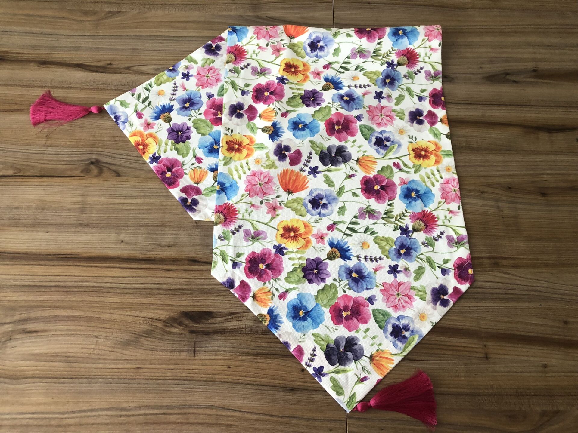 RENKLİ MENEKŞELER DESENLİ RUNNER