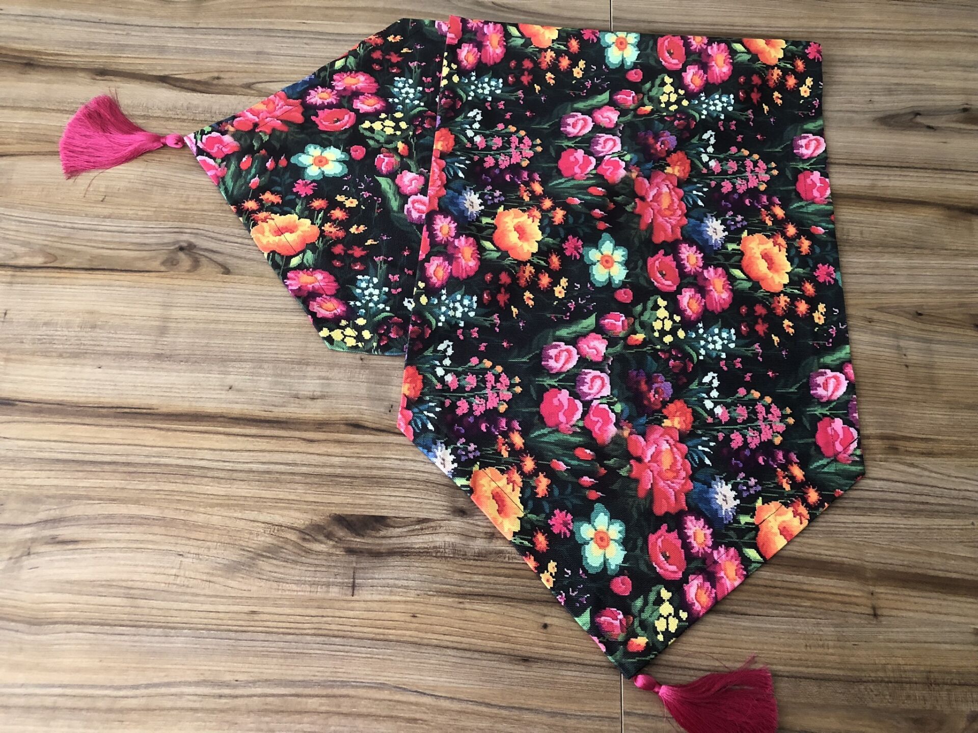 KETEN EFEKTLİ ÇİÇEK BAHÇESİ DESENLİ RUNNER