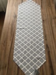 GRİ ÜZERİ BEYAZ MOROCCAN DESENLİ RUNNER