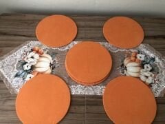 JÜT ZEMİN ÜZERİNE BALKABAĞI DESENLİ RUNNER & SUPLA