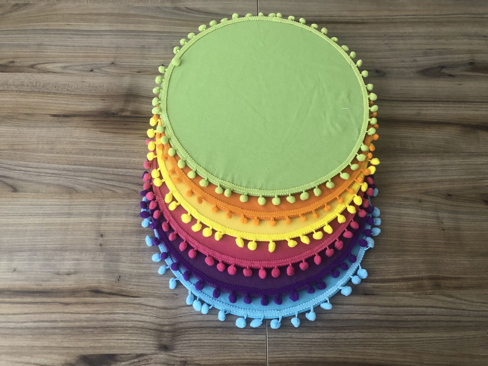 KARIŞIK RENKLİ PONPONLU SUPLA 33 CM  (MDF DAHİL) (6ADET)